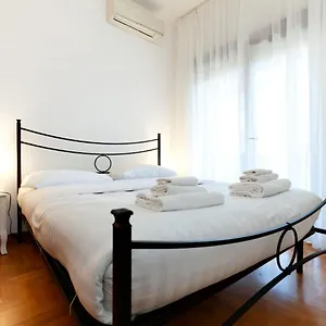 Cavalleggeri House , Roma Italia